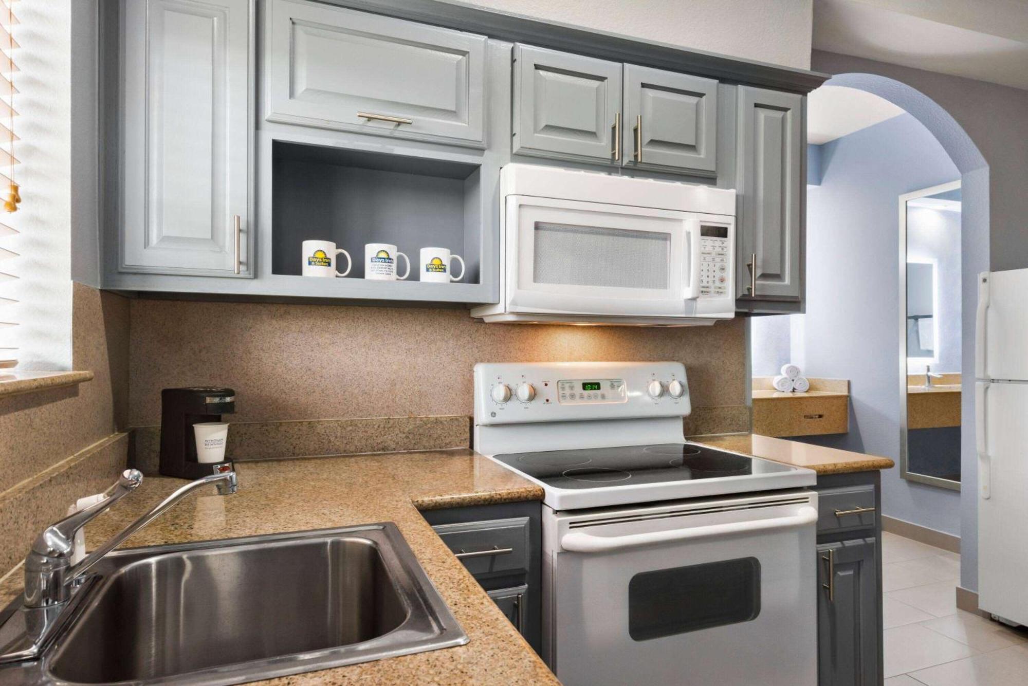 Days Inn & Suites By Wyndham Houston Hobby Airport Eksteriør bilde
