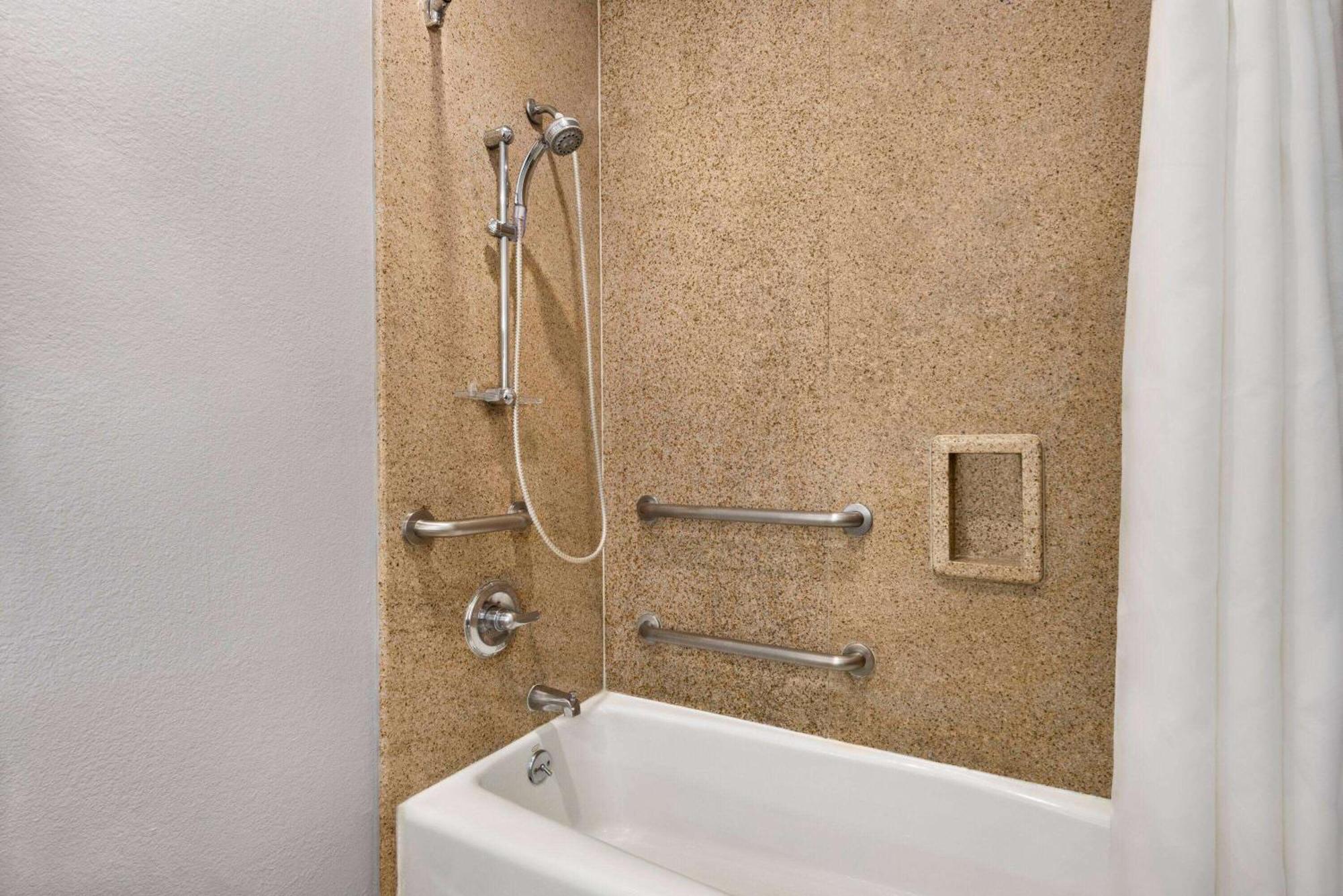 Days Inn & Suites By Wyndham Houston Hobby Airport Eksteriør bilde